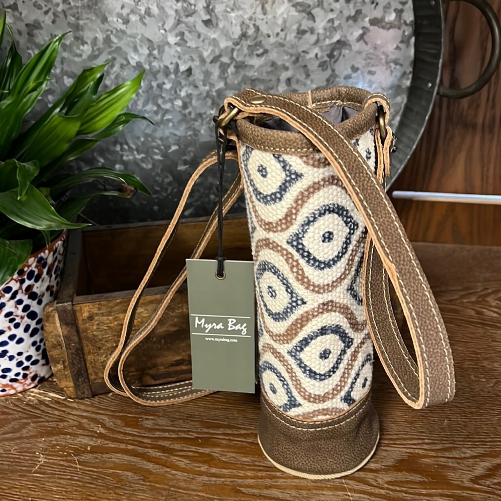 - NWT - Myra Bag - Deja Vu wine bottle bag
